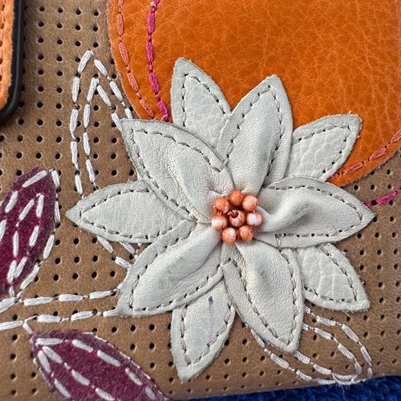 Rare Fossil Key-Per perforated leather floral bifold wallet - Picture 3 of 5